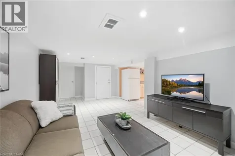94 Clarendon Avenue Hamilton ON L9A 3A3