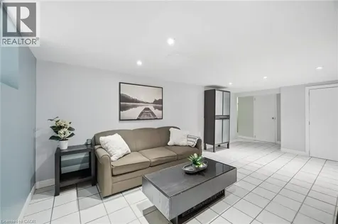 94 Clarendon Avenue Hamilton ON L9A 3A3