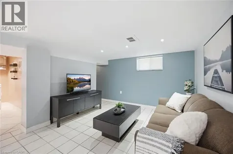 94 Clarendon Avenue Hamilton ON L9A 3A3