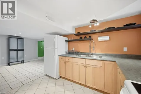 94 Clarendon Avenue Hamilton ON L9A 3A3