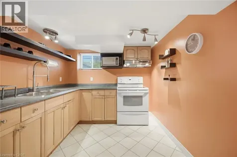 94 Clarendon Avenue Hamilton ON L9A 3A3