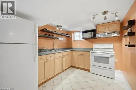 94 Clarendon Avenue Hamilton ON L9A 3A3