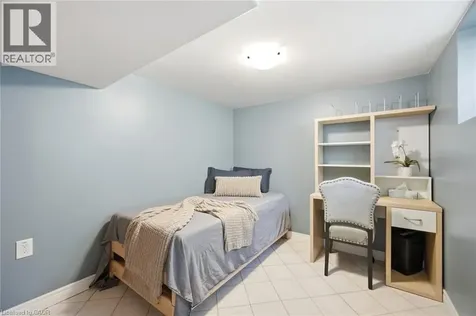 94 Clarendon Avenue Hamilton ON L9A 3A3