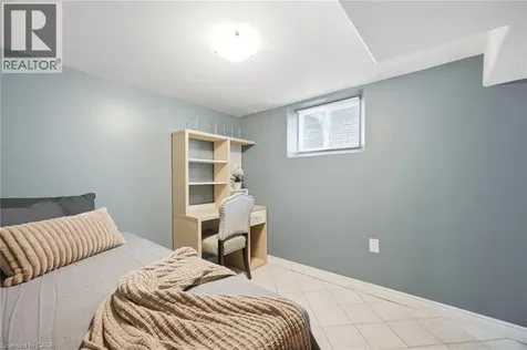 94 Clarendon Avenue Hamilton ON L9A 3A3