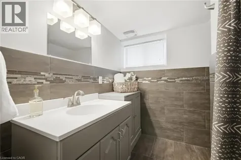 94 Clarendon Avenue Hamilton ON L9A 3A3