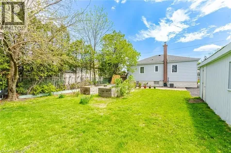 94 Clarendon Avenue Hamilton ON L9A 3A3