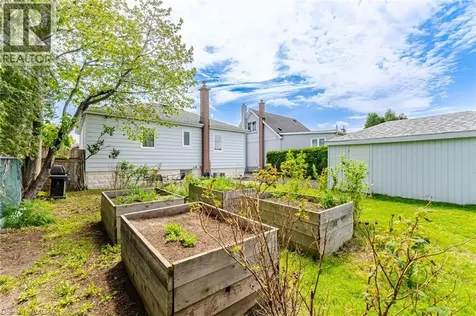 94 Clarendon Avenue Hamilton ON L9A 3A3