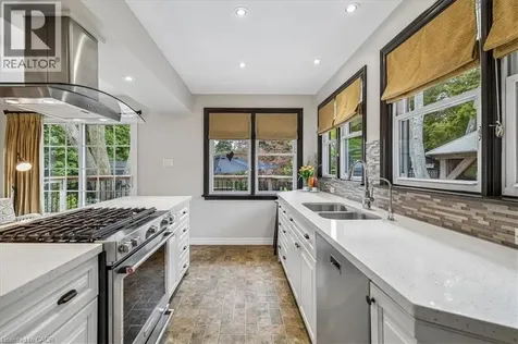 316 River Side Drive Oakville ON L6K 3N4