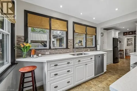 316 River Side Drive Oakville ON L6K 3N4