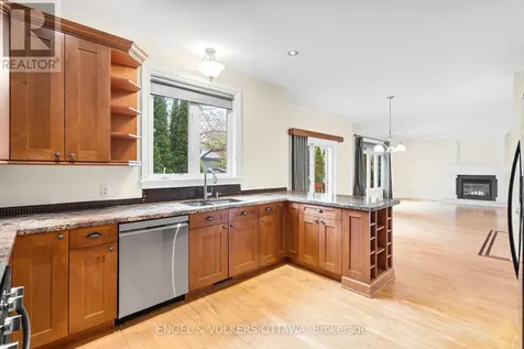 1130 Emperor Avenue Ottawa ON K1Z 8C1