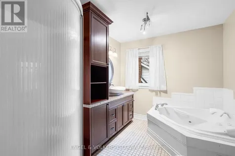 1130 Emperor Avenue Ottawa ON K1Z 8C1