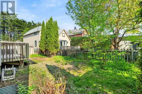 1130 Emperor Avenue Ottawa ON K1Z 8C1