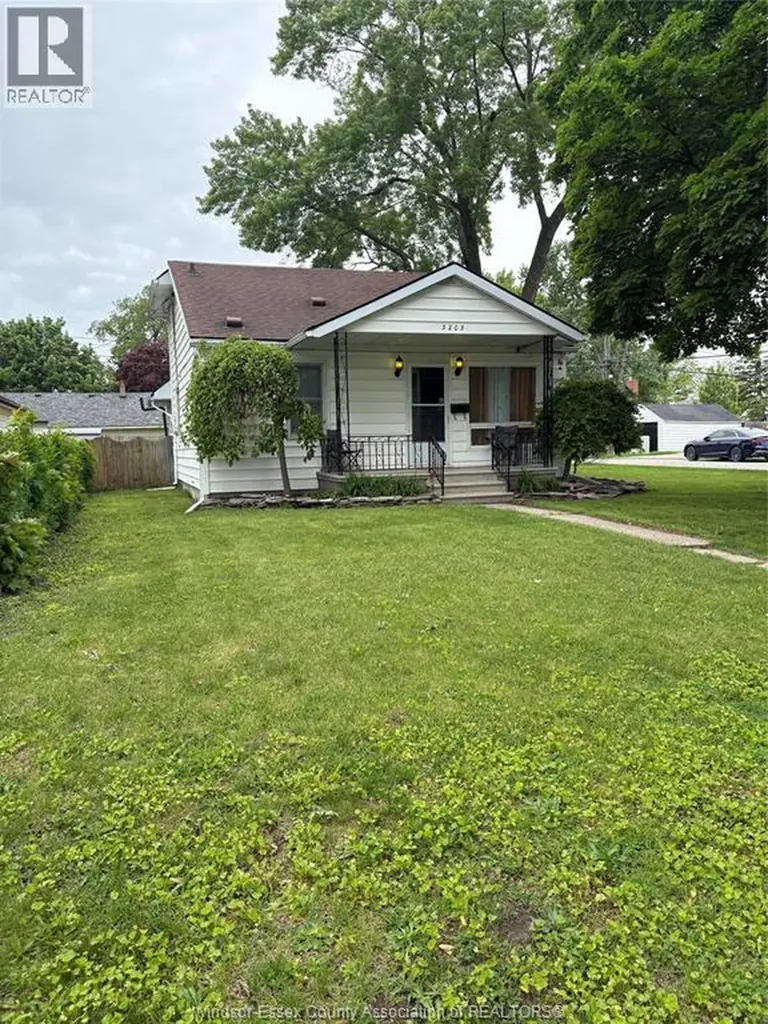 3203 Byng Windsor ON N8W 3A1