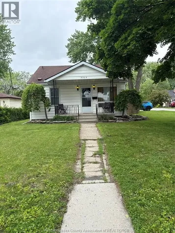 3203 Byng Windsor ON N8W 3A1