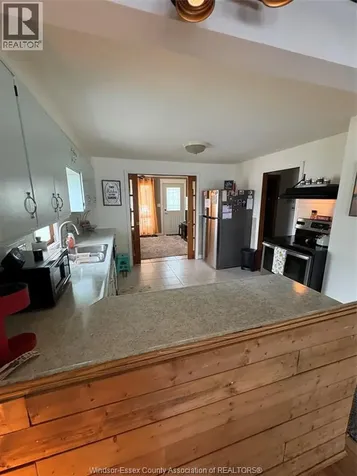 3203 Byng Windsor ON N8W 3A1