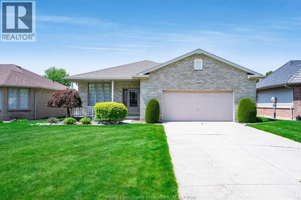 653 Mcnaughton Avenue West Chatham ON N7L 5P7