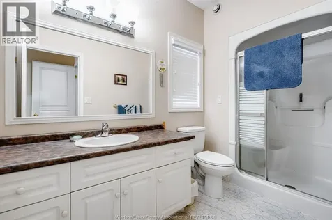 653 Mcnaughton Avenue West Chatham ON N7L 5P7