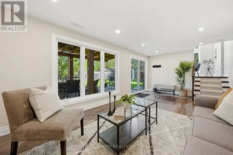 39 Eleanor Crescent Halton Hills (georgetown) ON L7G 2T7