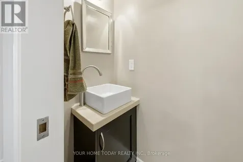 39 Eleanor Crescent Halton Hills (georgetown) ON L7G 2T7
