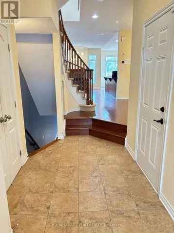 449 Foxhall Way Ottawa ON K2M 0G1