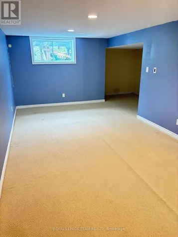 449 Foxhall Way Ottawa ON K2M 0G1
