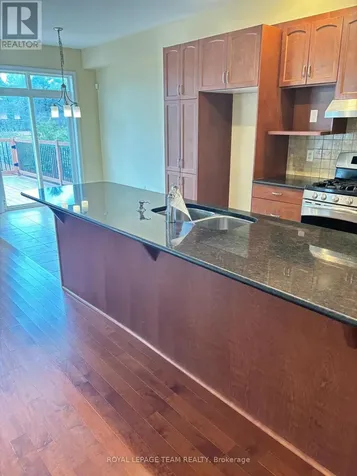 449 Foxhall Way Ottawa ON K2M 0G1