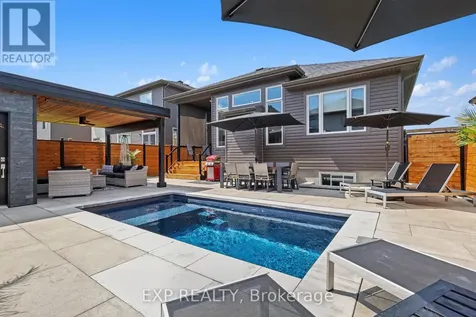 50 Zaatiik Grove Ottawa ON K1X 0E5