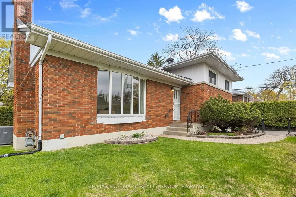 1981 Navaho Drive Ottawa ON K2C 0T7