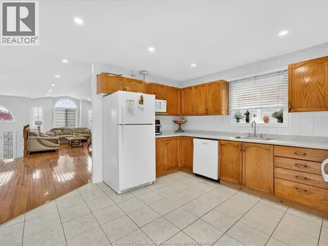 3859 Clara Avenue Windsor ON N9E 4X6
