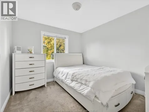 3859 Clara Avenue Windsor ON N9E 4X6