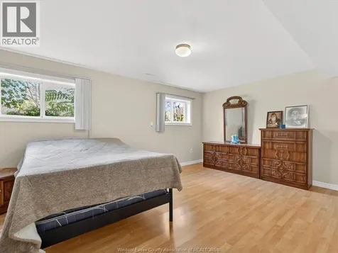 3859 Clara Avenue Windsor ON N9E 4X6