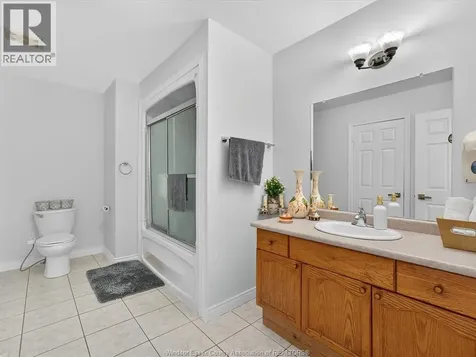 3859 Clara Avenue Windsor ON N9E 4X6