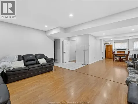 3859 Clara Avenue Windsor ON N9E 4X6