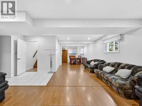 3859 Clara Avenue Windsor ON N9E 4X6