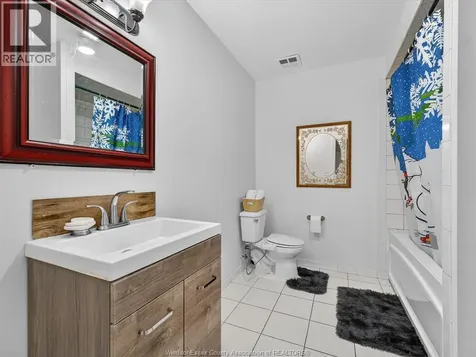 3859 Clara Avenue Windsor ON N9E 4X6