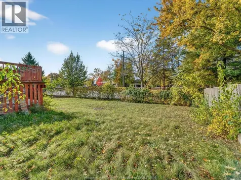 3859 Clara Avenue Windsor ON N9E 4X6