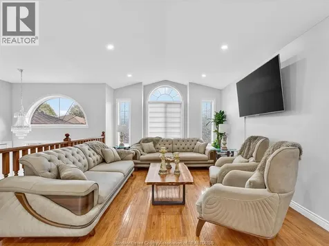 3859 Clara Avenue Windsor ON N9E 4X6