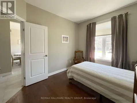 533 Peerless Street Ottawa ON K2J 6A5