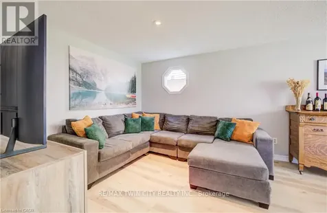 35 Camrose Court Kitchener ON N2M 5J3