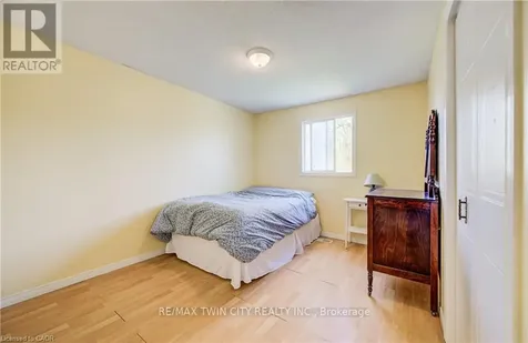 35 Camrose Court Kitchener ON N2M 5J3
