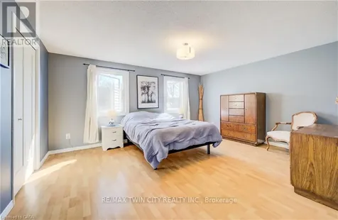 35 Camrose Court Kitchener ON N2M 5J3