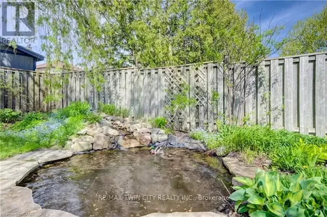 35 Camrose Court Kitchener ON N2M 5J3
