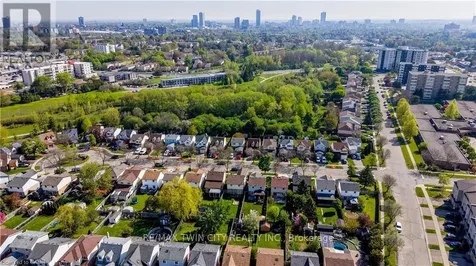 35 Camrose Court Kitchener ON N2M 5J3