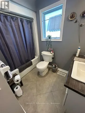 8 Kentucky Avenue Wasaga Beach ON L9Z 3A8