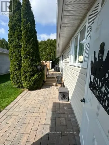 8 Kentucky Avenue Wasaga Beach ON L9Z 3A8