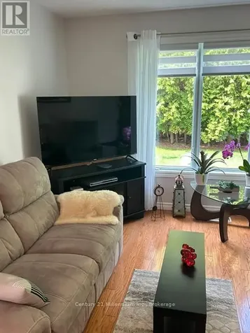 8 Kentucky Avenue Wasaga Beach ON L9Z 3A8