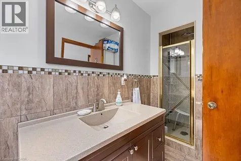 140 Solomon Crescent Hamilton ON L8W 2G7