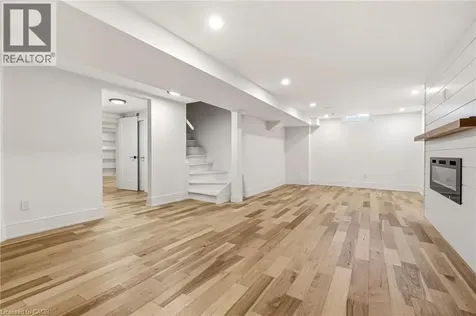 2347 Tweedsmuir Court Burlington ON L7P 4K9