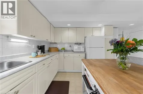 569 Crane Court Burlington ON L7P 4Y8