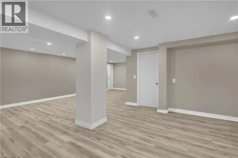 626 Iroquois Avenue Ancaster ON L9G 3B4